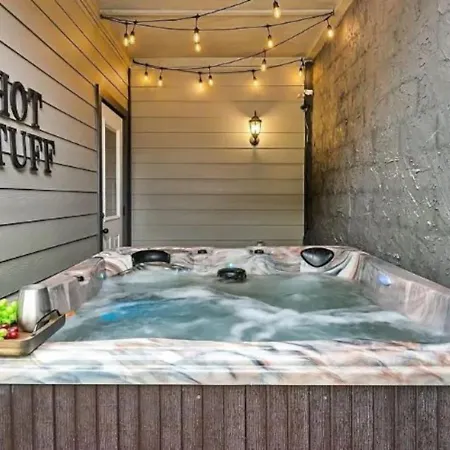 Grey Wood Lodge Hot Tub Fireplace Games